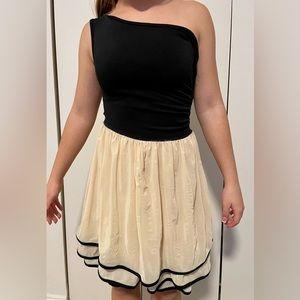 Cute mini dress. Fits true to size.